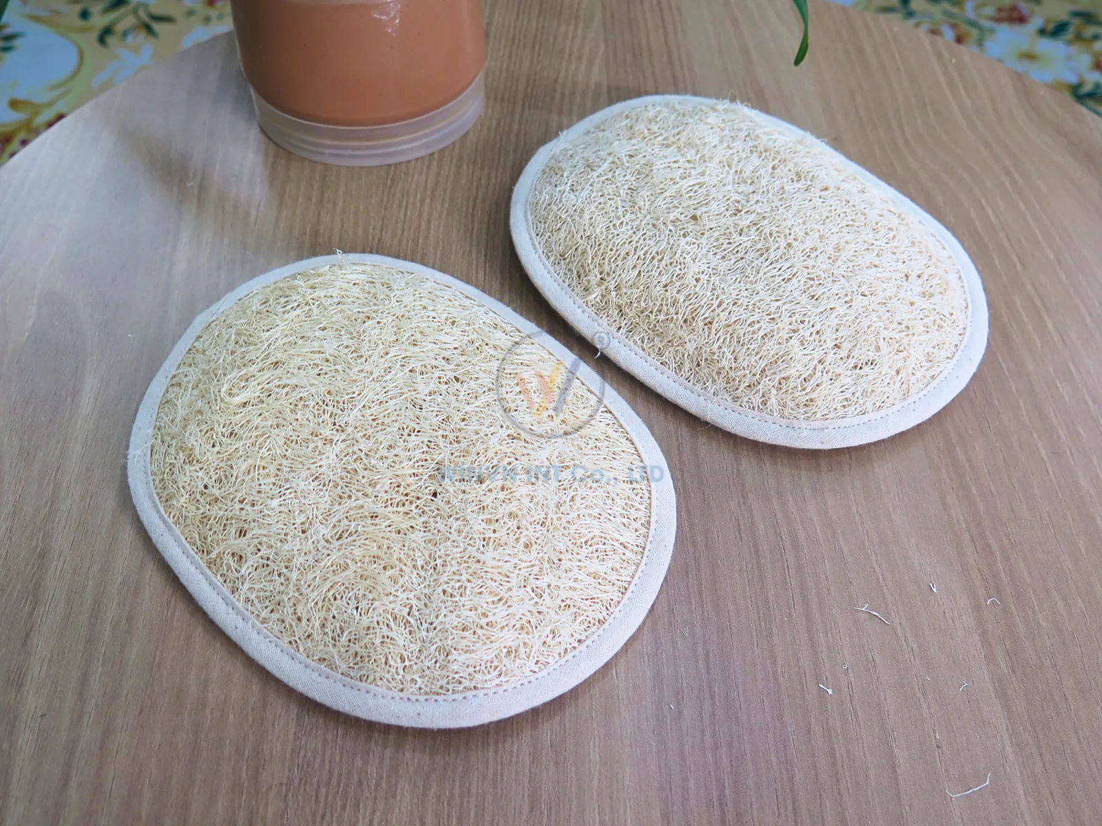 Real Loofah vs Mesh Pouf: How to Tell Natural Loofah from Plastic