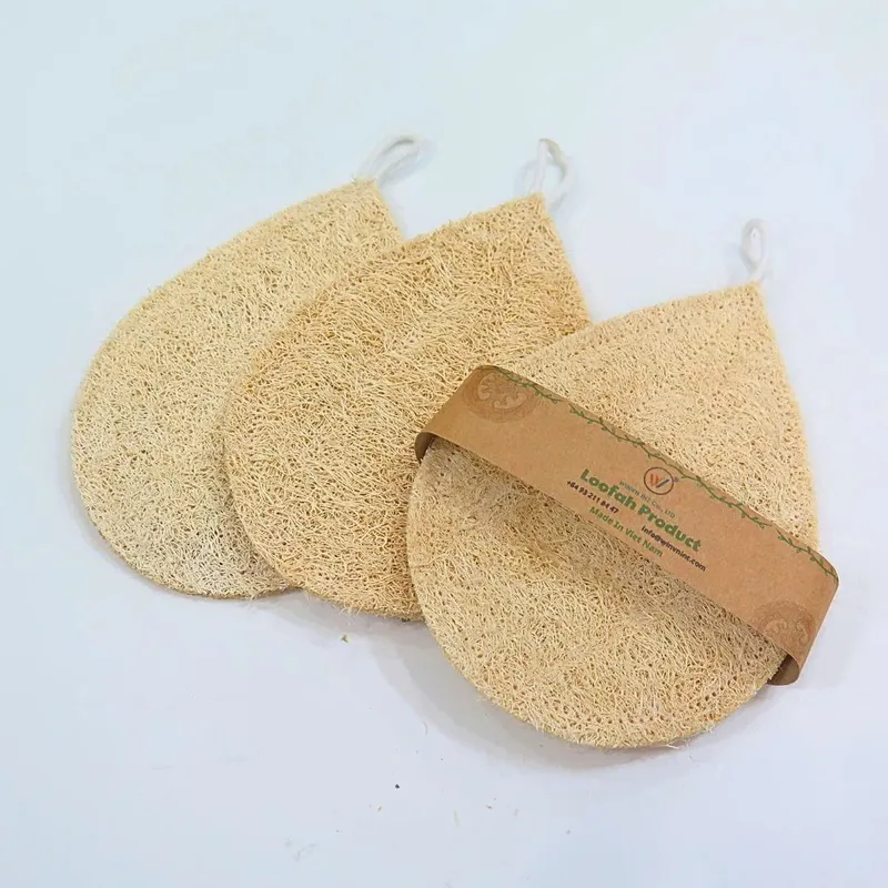 Durable natural loofah sponges with kraft tags